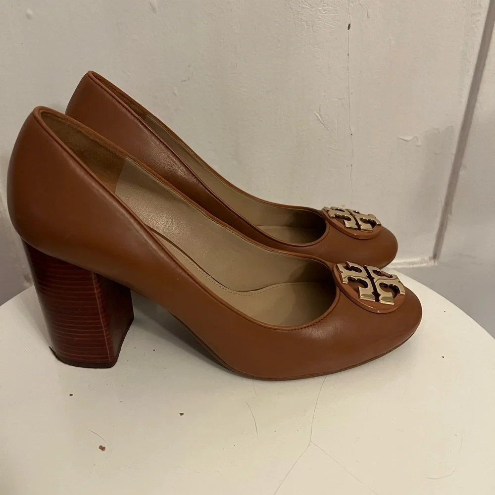 Tory Burch Janey style heel in calf leather. Size 9. Like new condition. - Picture 1 of 6